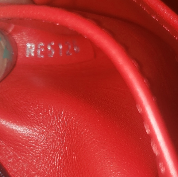 🚫SOLD🚫Louis Vuitton Rare Feather Capucines - Picture 9 of 9